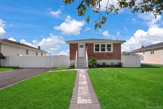 3280 Elliott Boulevard, Oceanside, NY 11572