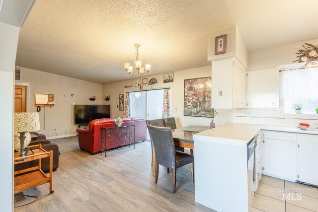 819 Briarwood Dr, Nampa, ID 83651