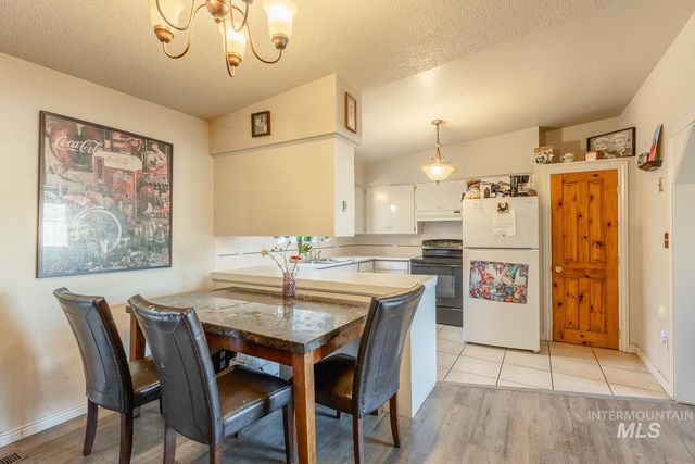 819 Briarwood Dr, Nampa, ID 83651