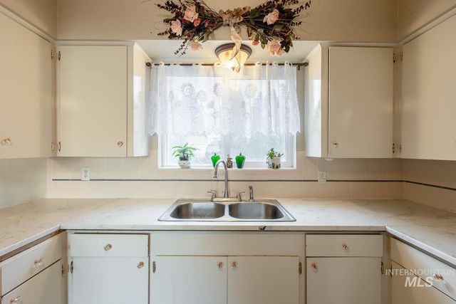 819 Briarwood Dr, Nampa, ID 83651