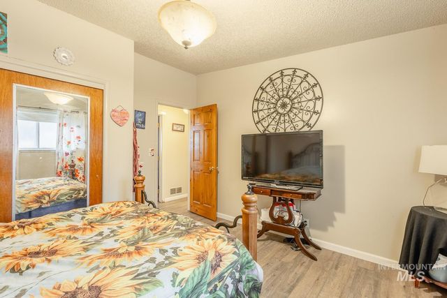 819 Briarwood Dr, Nampa, ID 83651