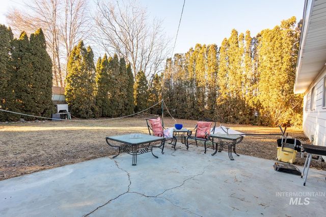 819 Briarwood Dr, Nampa, ID 83651