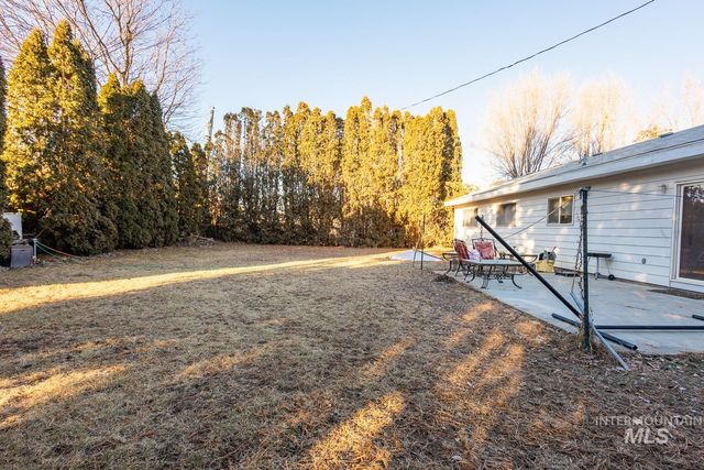 819 Briarwood Dr, Nampa, ID 83651