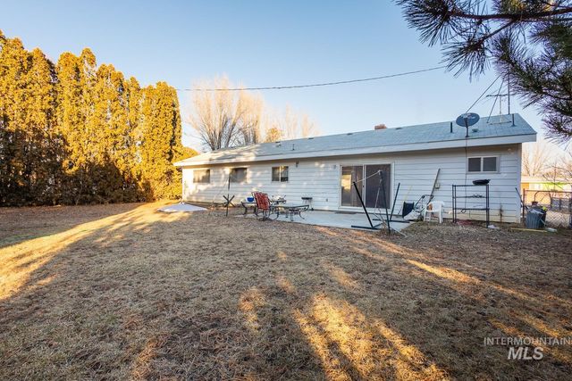 819 Briarwood Dr, Nampa, ID 83651
