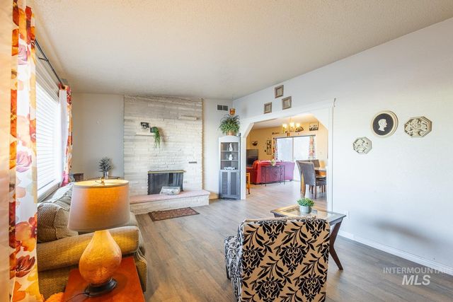 819 Briarwood Dr, Nampa, ID 83651