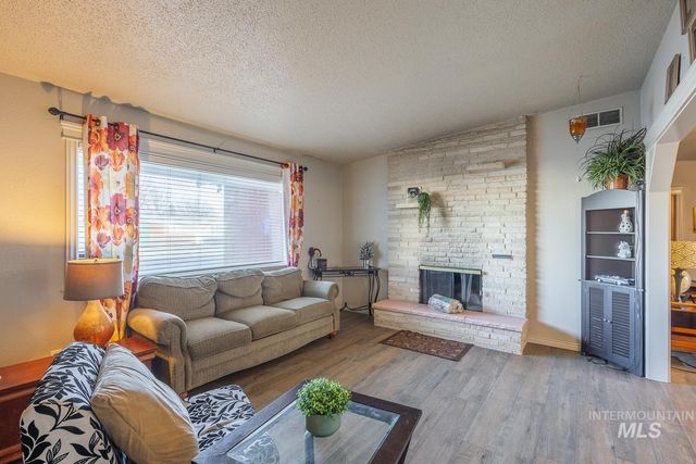 819 Briarwood Dr, Nampa, ID 83651