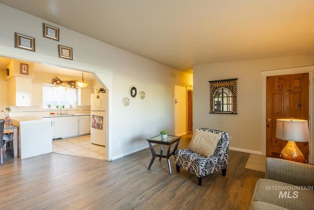 819 Briarwood Dr, Nampa, ID 83651