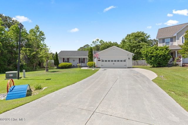 303 N Grazing Court, Sneads Ferry, NC 28460