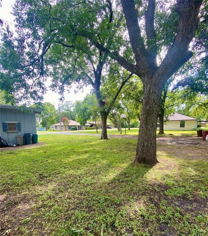 201 S Bois D, Dodd City, TX 75438