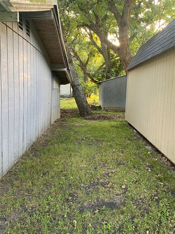 201 S Bois D, Dodd City, TX 75438