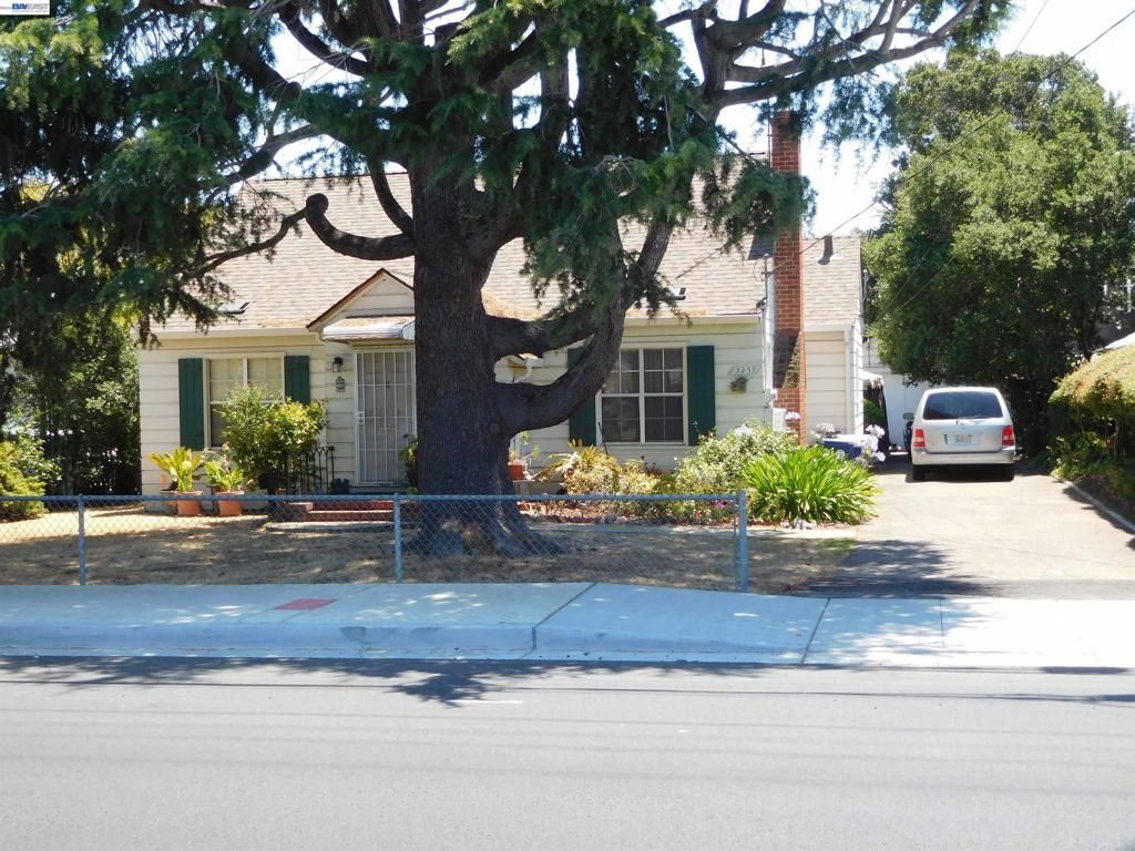Image 1 of property listing at 3257 Somerset Ave, Castro Valley, CA 94546