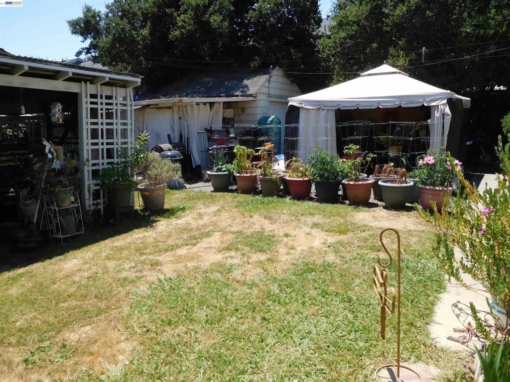 Image 2 of property listing at 3257 Somerset Ave, Castro Valley, CA 94546