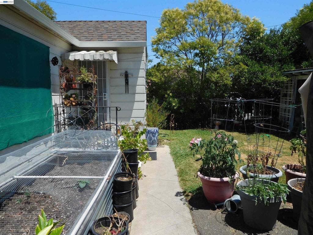 Image 3 of property listing at 3257 Somerset Ave, Castro Valley, CA 94546