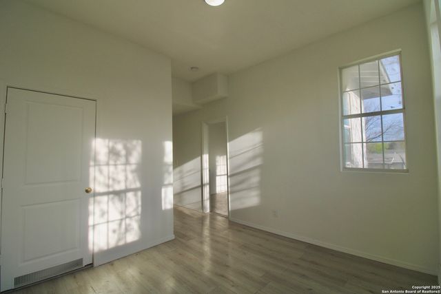 1438 W RIDGEWOOD CT, San Antonio, TX 78201