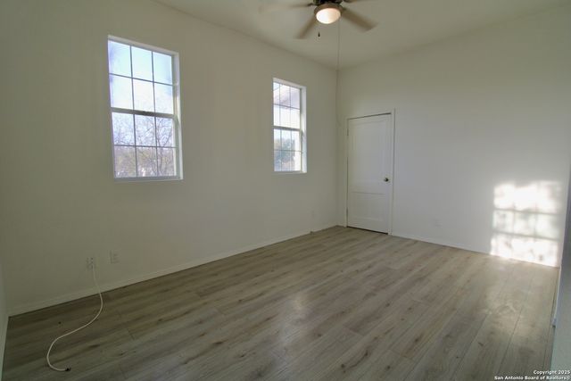 1438 W RIDGEWOOD CT, San Antonio, TX 78201