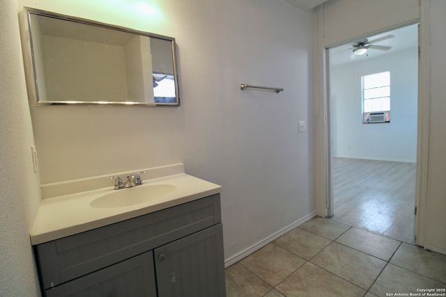 1438 W RIDGEWOOD CT, San Antonio, TX 78201