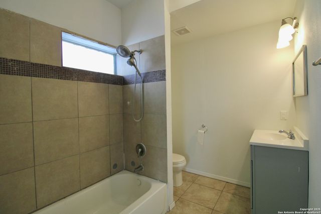 1438 W RIDGEWOOD CT, San Antonio, TX 78201