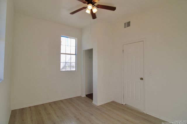 1438 W RIDGEWOOD CT, San Antonio, TX 78201