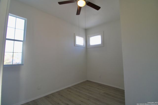 1438 W RIDGEWOOD CT, San Antonio, TX 78201