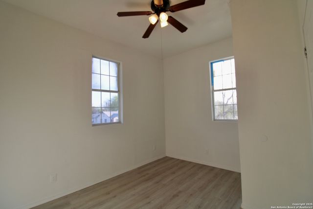 1438 W RIDGEWOOD CT, San Antonio, TX 78201