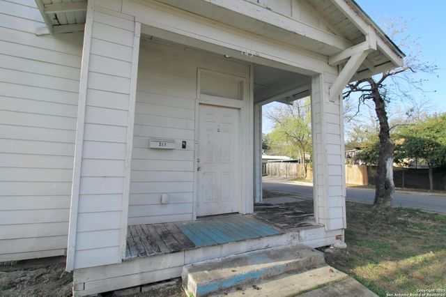 1438 W RIDGEWOOD CT, San Antonio, TX 78201