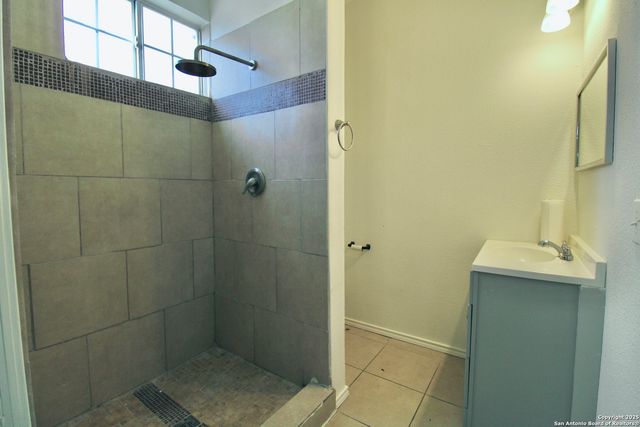 1438 W RIDGEWOOD CT, San Antonio, TX 78201