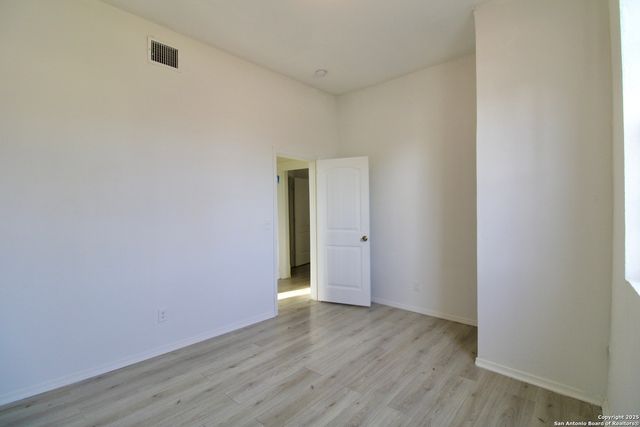 1438 W RIDGEWOOD CT, San Antonio, TX 78201