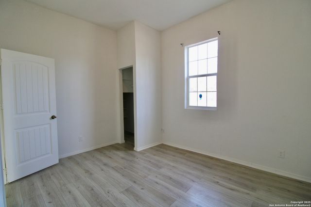 1438 W RIDGEWOOD CT, San Antonio, TX 78201
