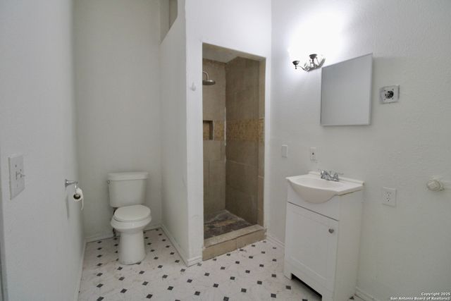 1438 W RIDGEWOOD CT, San Antonio, TX 78201