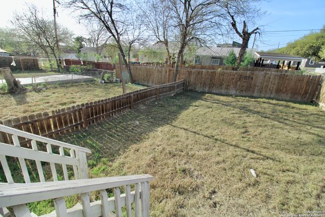 1438 W RIDGEWOOD CT, San Antonio, TX 78201