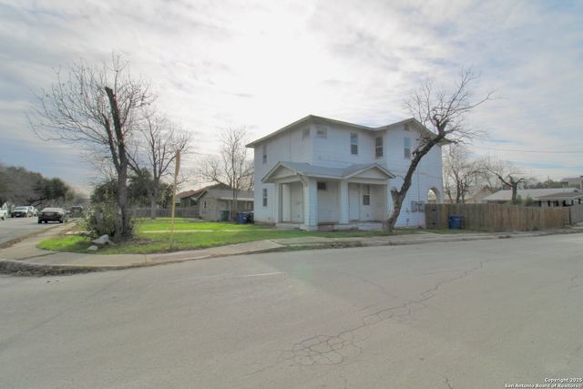 1438 W RIDGEWOOD CT, San Antonio, TX 78201