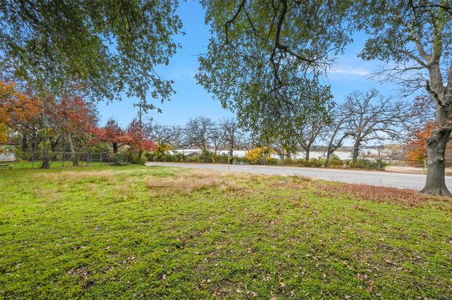 7533 Foster Drive, Lake Worth, TX 76135