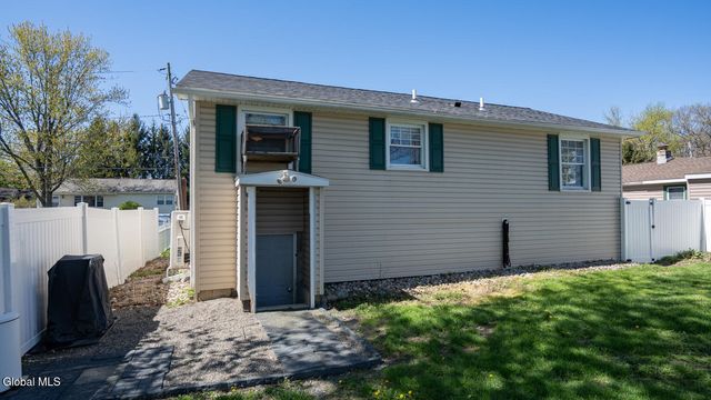 54 New York Avenue, East Greenbush, NY 12144