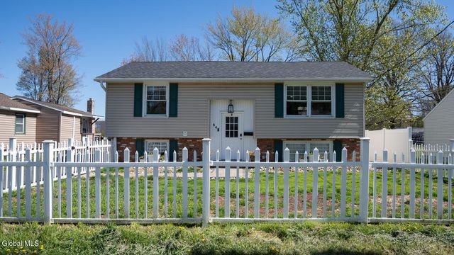 54 New York Avenue, East Greenbush, NY 12144