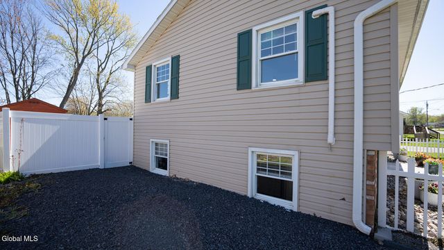 54 New York Avenue, East Greenbush, NY 12144