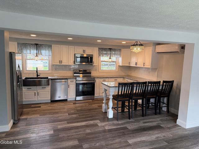 54 New York Avenue, East Greenbush, NY 12144