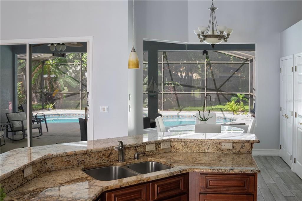 Image 11 of property listing at 10095 BRANDON CIRCLE, Orlando, FL 32836