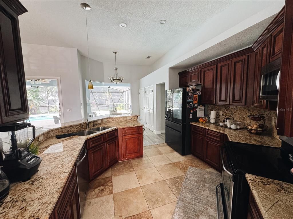 Image 12 of property listing at 10095 BRANDON CIRCLE, Orlando, FL 32836