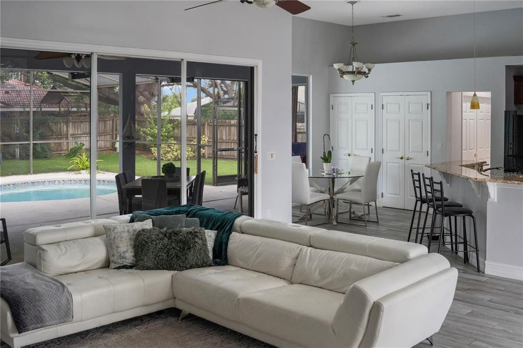 Image 15 of property listing at 10095 BRANDON CIRCLE, Orlando, FL 32836