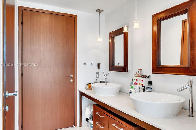 450 Alton Rd 3208, Miami Beach, FL 33139