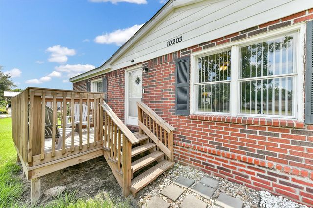 10203 S Country Drive, Alvin, TX 77511