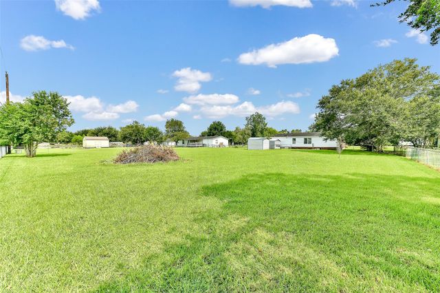 10203 S Country Drive, Alvin, TX 77511