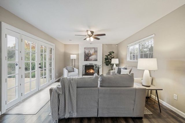 9143 Linda Rio Dr, Sacramento, CA 95826