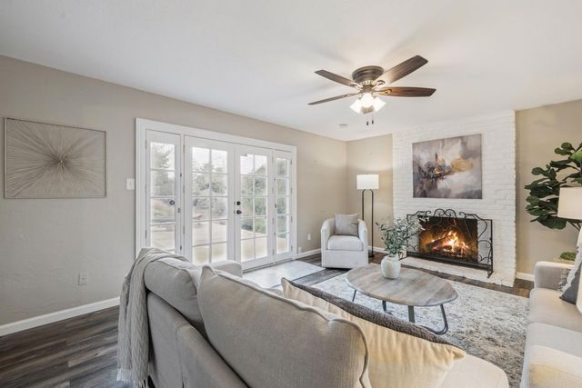 9143 Linda Rio Dr, Sacramento, CA 95826