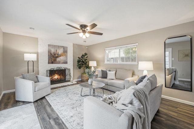 9143 Linda Rio Dr, Sacramento, CA 95826