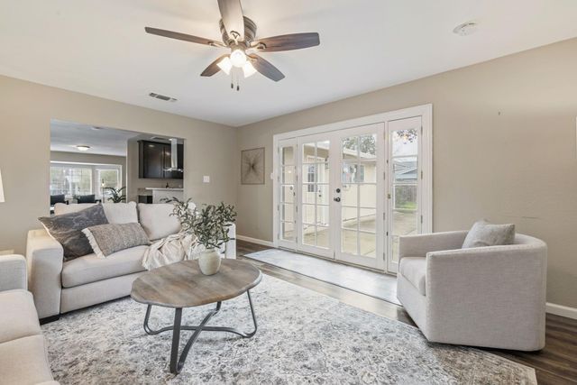 9143 Linda Rio Dr, Sacramento, CA 95826