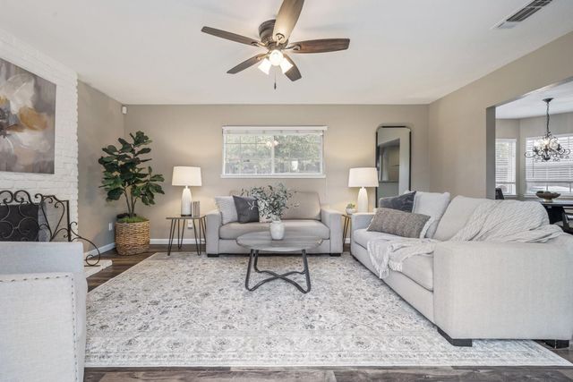 9143 Linda Rio Dr, Sacramento, CA 95826