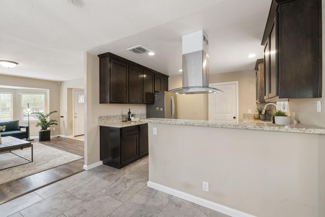 9143 Linda Rio Dr, Sacramento, CA 95826