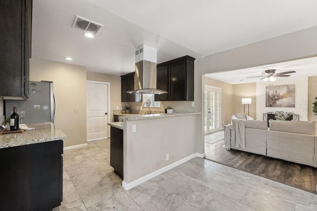 9143 Linda Rio Dr, Sacramento, CA 95826