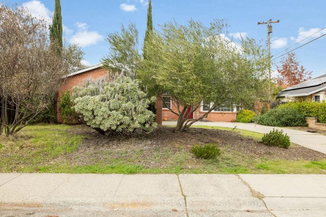 9143 Linda Rio Dr, Sacramento, CA 95826